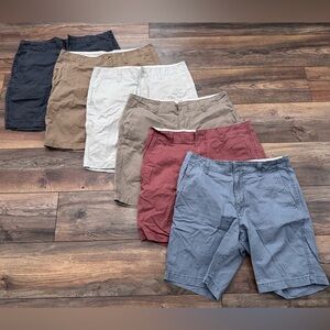 6 Pairs of Old Navy Men's Lived-in Straight Shorts in Assorted Colors in Size 33